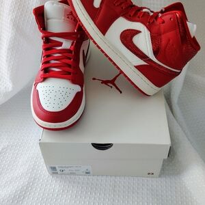 Air Jordon 1 MID SE Sail Varsity Red-Team Red Womans Size 9.5